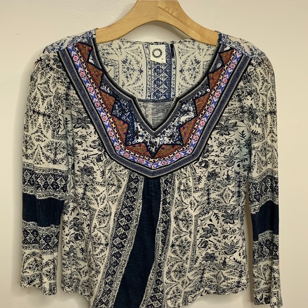 Anthropologie Akemi + Kin embroidered top